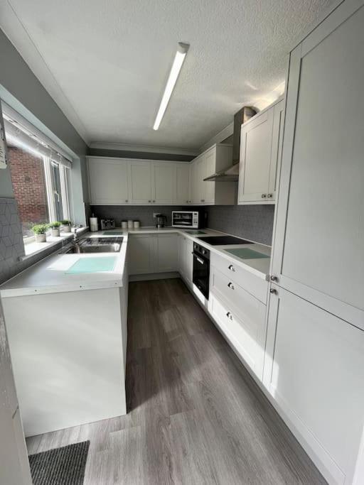 Scoresby Escape - Whitby Holiday Home Buitenkant foto