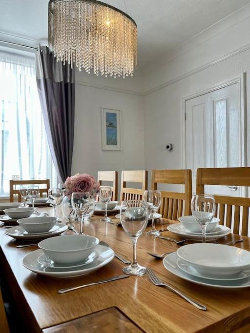 Scoresby Escape - Whitby Holiday Home Buitenkant foto